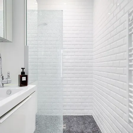 Lumineux Place Du Commerce