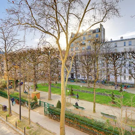 Lumineux Place Du Commerce