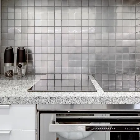 Lumineux Place Du Commerce